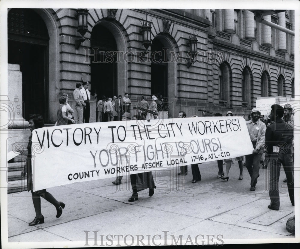 1972 March in front of City Hall-Historic Images