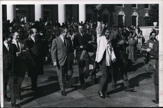 1967 Press Photo St. Lukes Hospital Strikes - cvb12750 - Historic Images