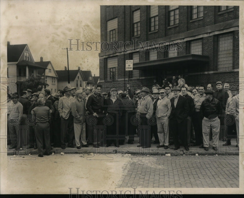 1956, Strikes at Cleveland Pnewmatic Tool Co., 3781 E. 77th St. - Historic Images