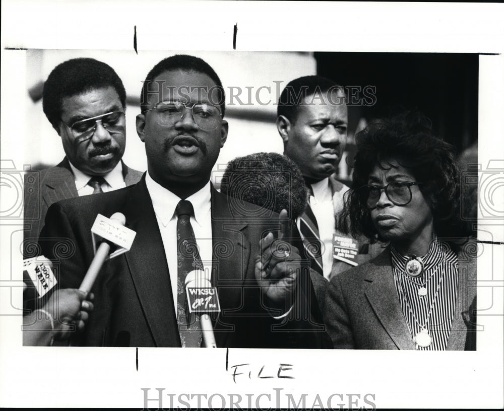 1989 Press Photo Earl Turner (Center) Spokeman - cvb12786 - Historic Images