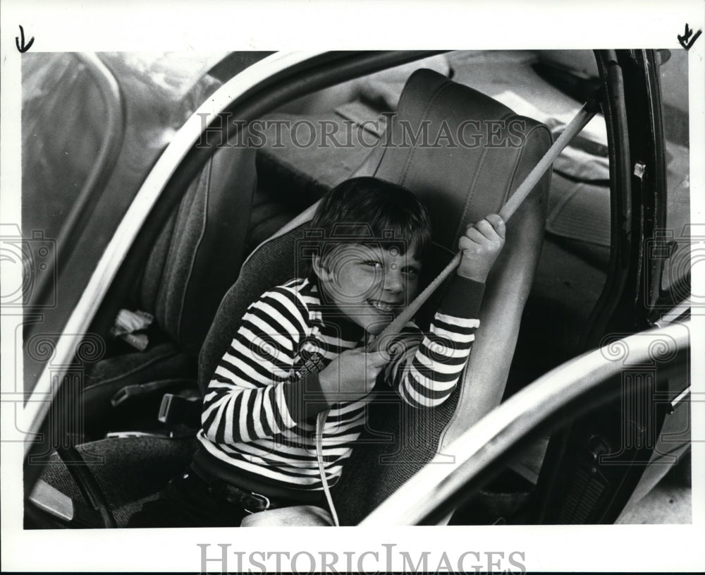 1985 Press Photo Josua Roberts w/ her parents support mandatory Seat Belt Law - Historic Images