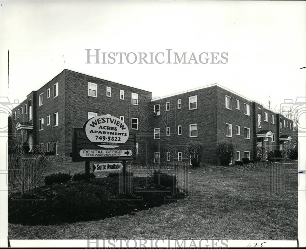 1990 Press Photo Westview Acres Apartments - cvb12894 - Historic Images