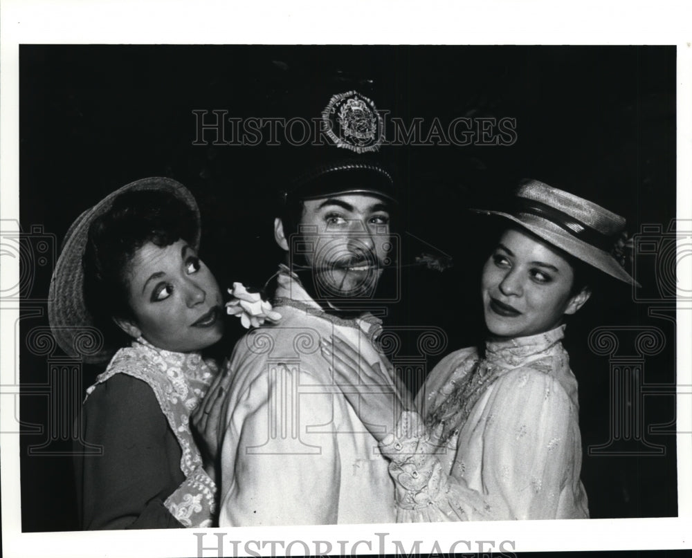1991 Press Photo Tiffany DiLauro, Timohty Askew & Janine Himes in a Play - Historic Images