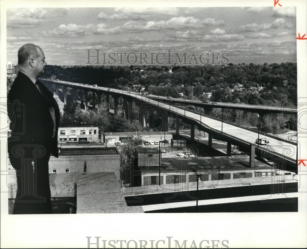 1981 Press Photo Man Overlooking New Akron Bridge - cvb12947 - Historic Images