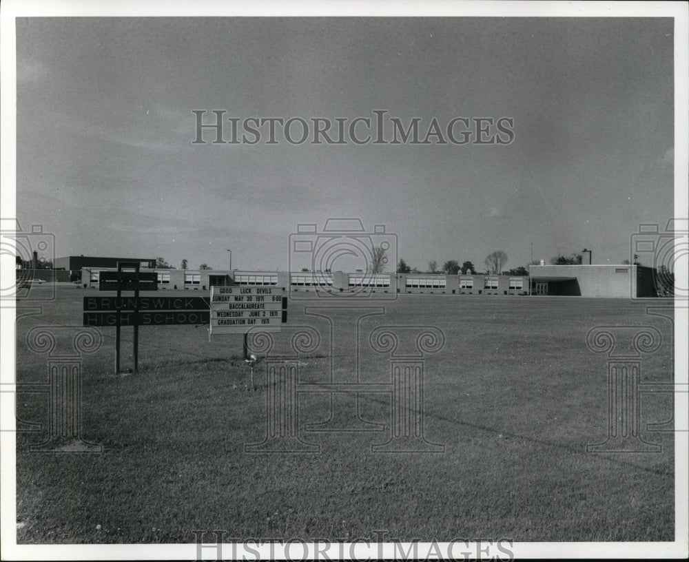 1971 Press Photo Elementary School, Brunswick Ohio and Brunswich High School - Historic Images