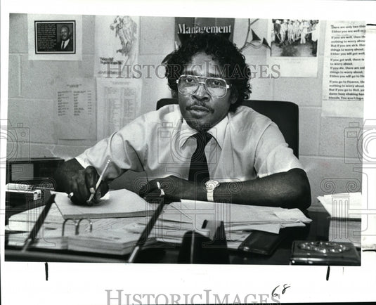 1989 Press Photo Preston Terry of Nouvelle Espoir takes a a moment from his day - Historic Images