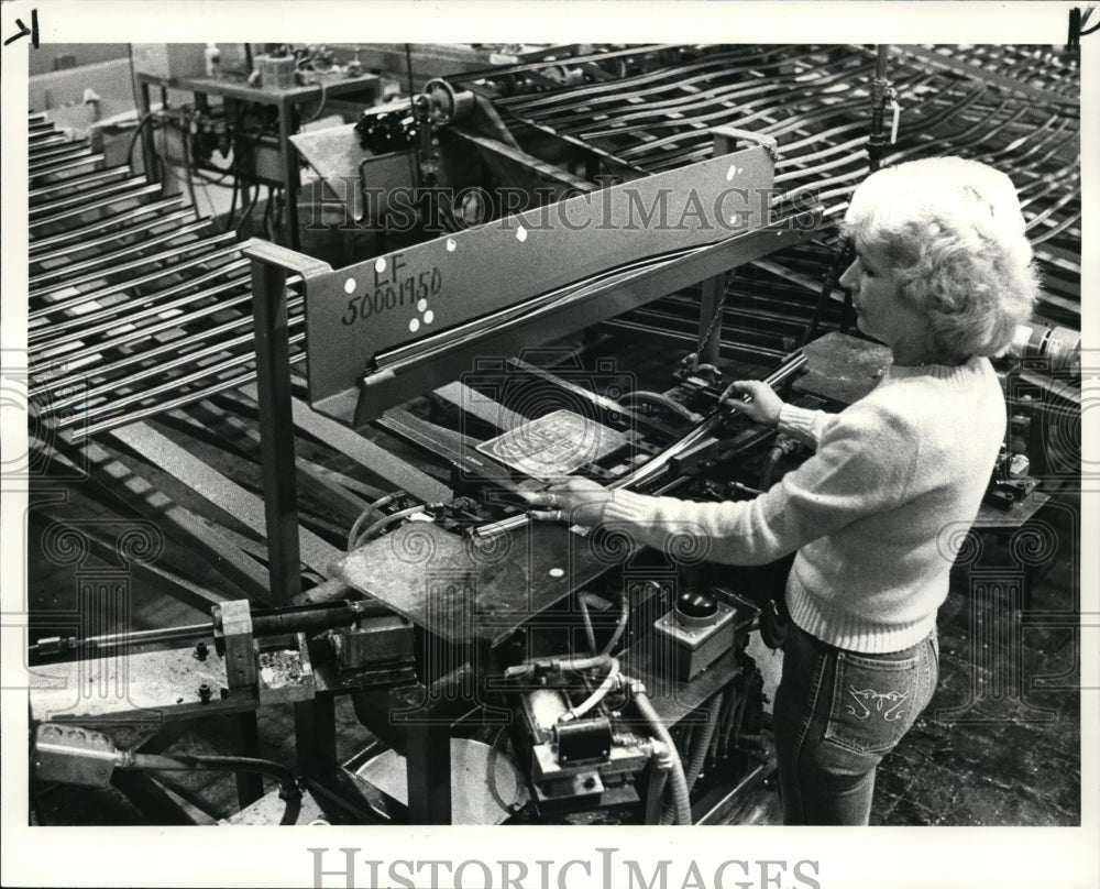 1985 Press Photo Standard Products Company - cvb13079 - Historic Images
