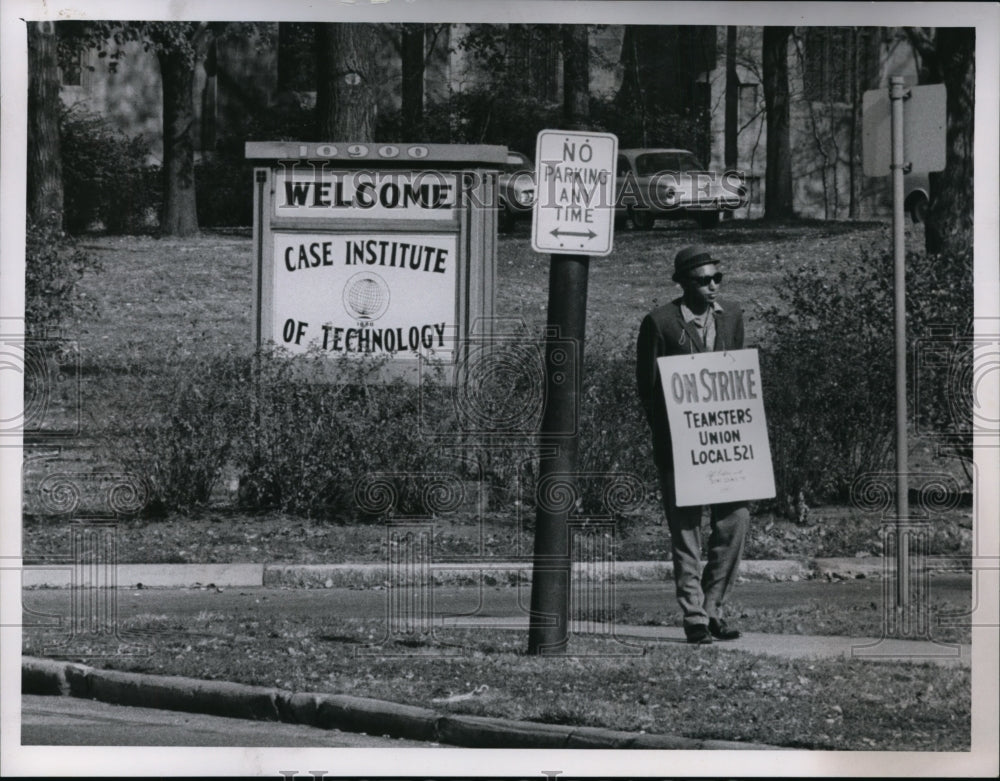 1963 Pickets at Case Intitute of Technology-Historic Images