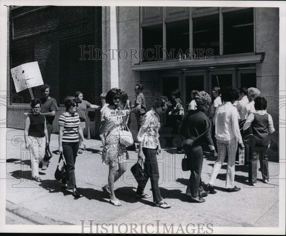 1971, Ohio Bell Telephone Co., Strikes - cvb13161 - Historic Images