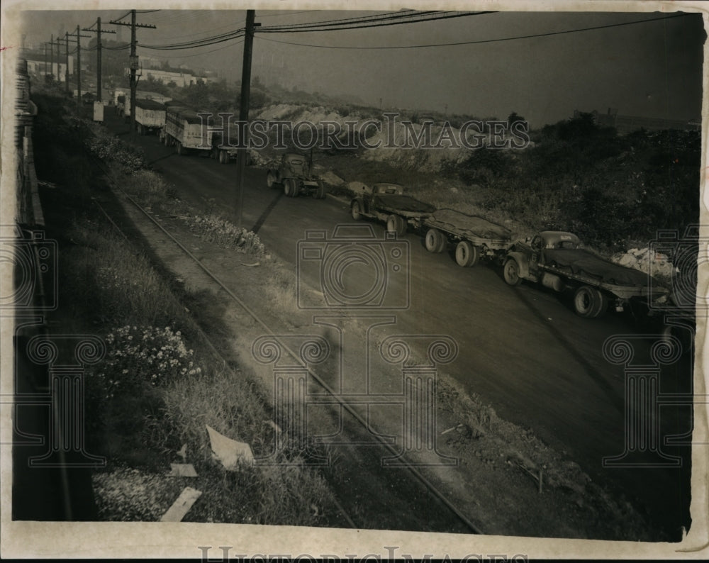 1951 Press Photo Trucks held up by strikers on parked on Lake Ct. - cvb13194 - Historic Images