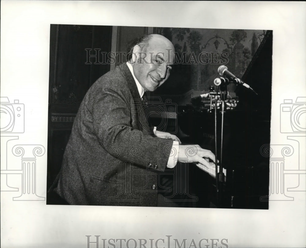 1984 Press Photo Severance Hall George Wein of Kool Jazz Festival - cvb13254 - Historic Images