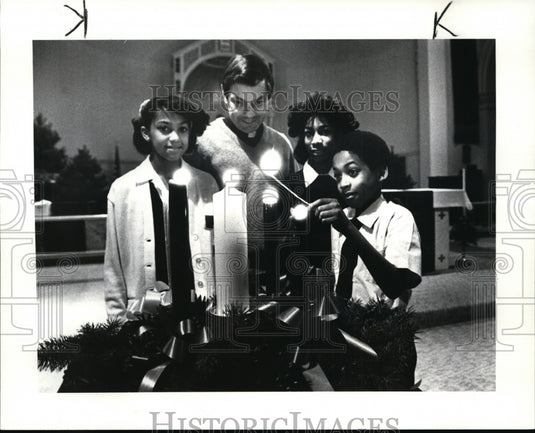 1983 Press Photo Lightning of Christmas Candles - cvb13294 - Historic Images