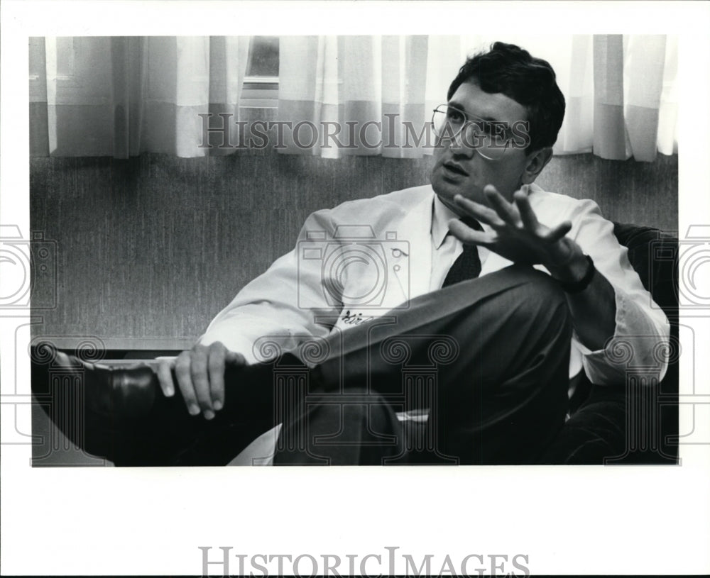 1991 Press Photo Dr. Thomas Kirby of the Cleveland Clinic - cvb13352 - Historic Images