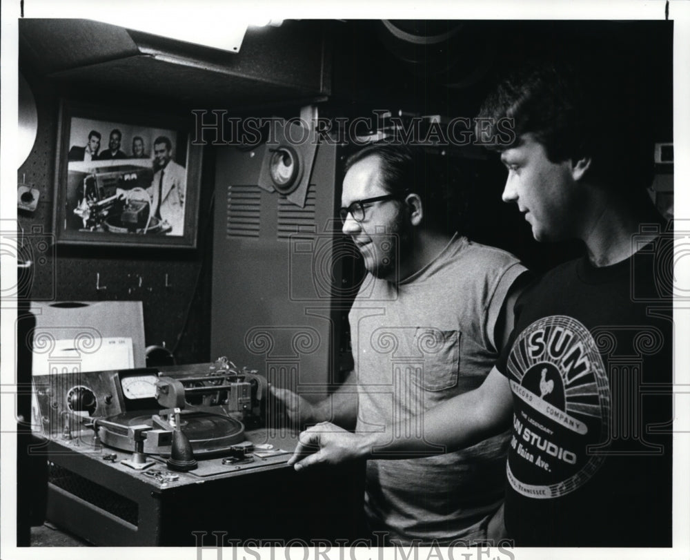 1989 Press Photo Records and Records Player - cvb13396 - Historic Images