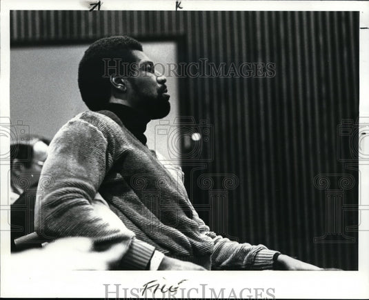 1982 Press Photo Cop Killer gets chair. - cvb13417 - Historic Images