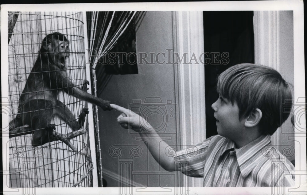 1972 Press Photo Patrick B. Post with Gigi a Java Monkey - cvb13426 - Historic Images