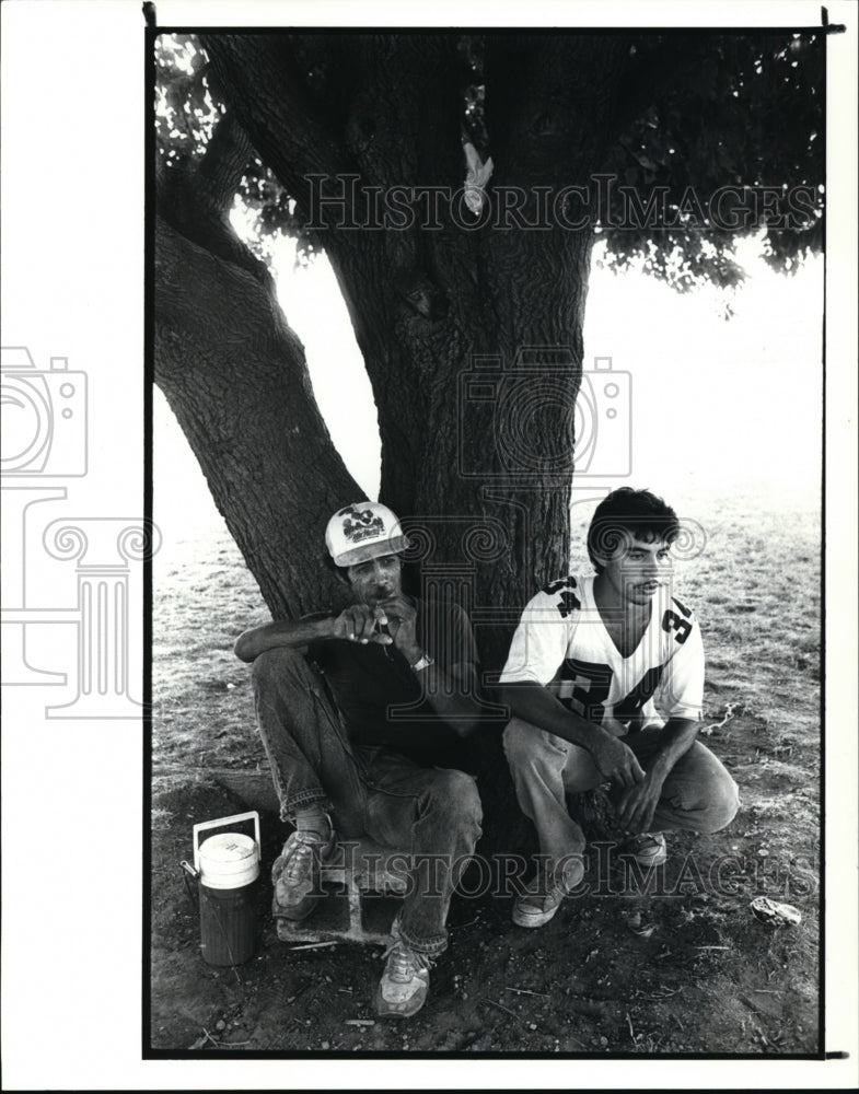 1988 Press Photo Migrant Workers - cvb13474 - Historic Images