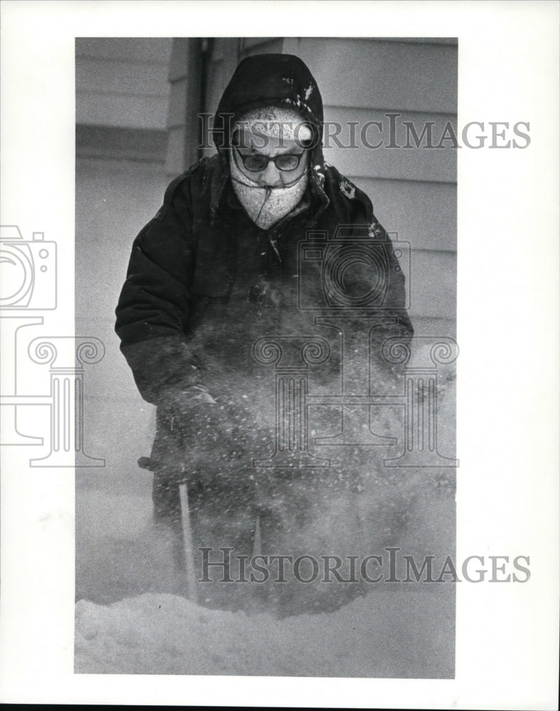 1986 Press Photo C. H. Pete Copeland during the winter weather - cvb13586 - Historic Images