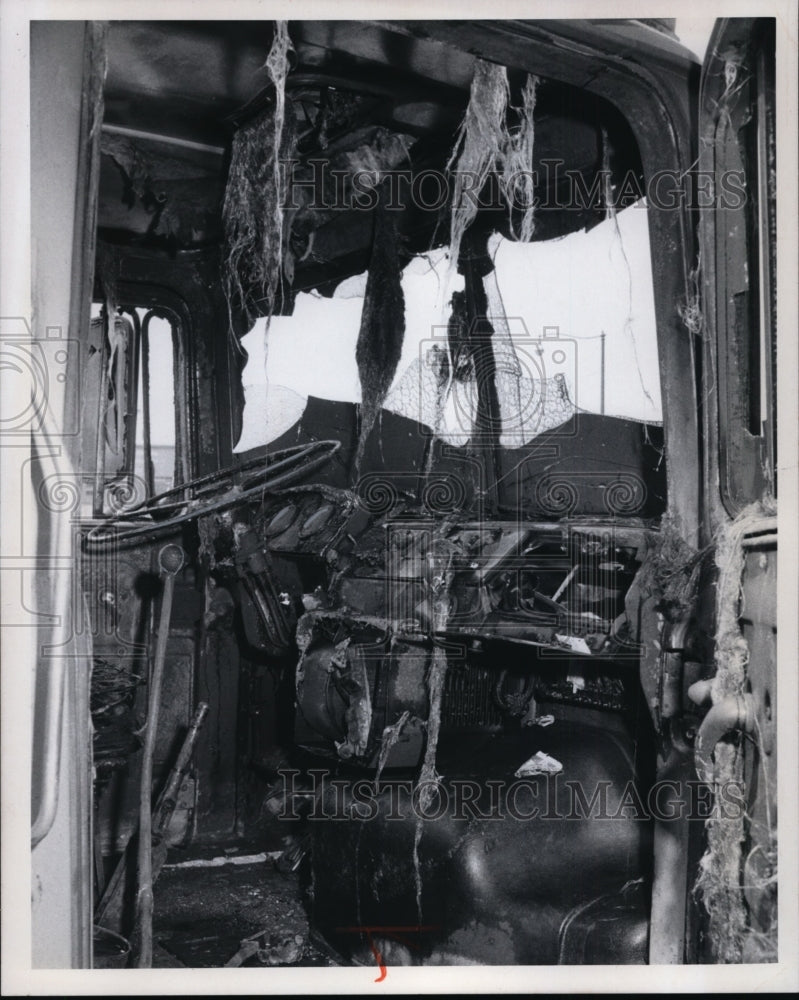 1974 Rubbish truck sabotaged along E9th & Orange-Historic Images