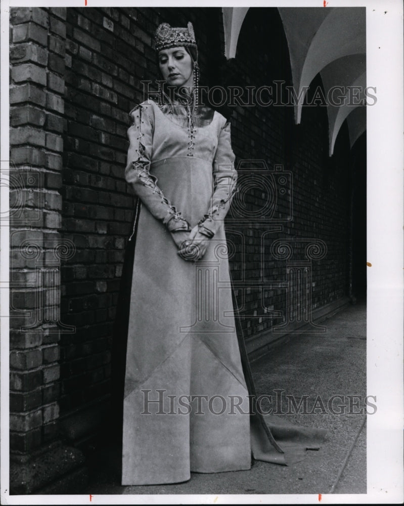 1974 Press Photo Jo Farwell in Hamlet a Playhouse production - cvb13646 - Historic Images