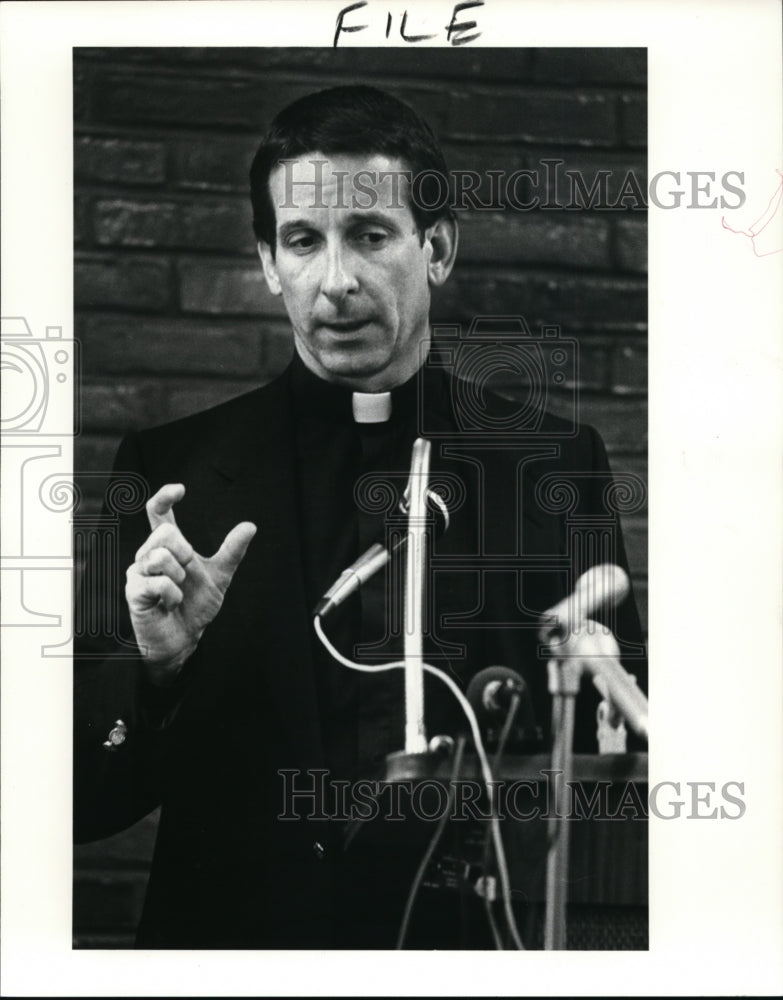 1988 Press Photo Father Walter Jenne - cvb13664 - Historic Images