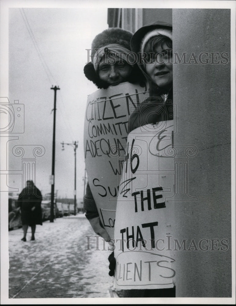 1966, Virginial Miller &amp; Louise Mosher picketing at Welfare HQ, Cleve - Historic Images