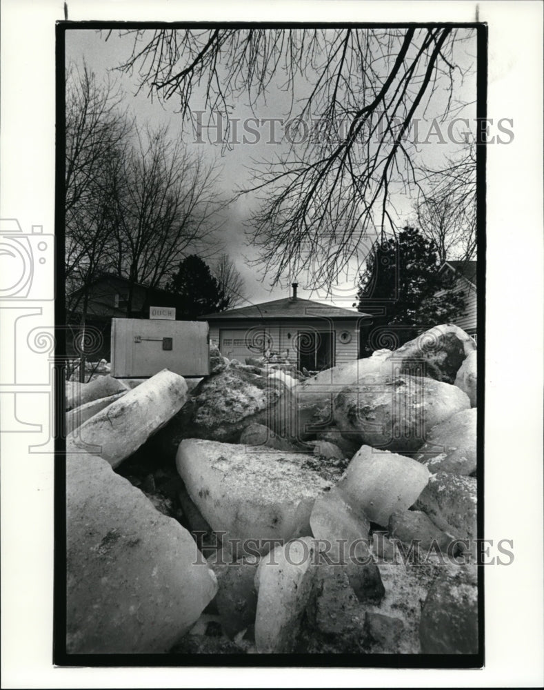 1986 Press Photo Eastlake flooding on West Island Drive - cvb13748 - Historic Images