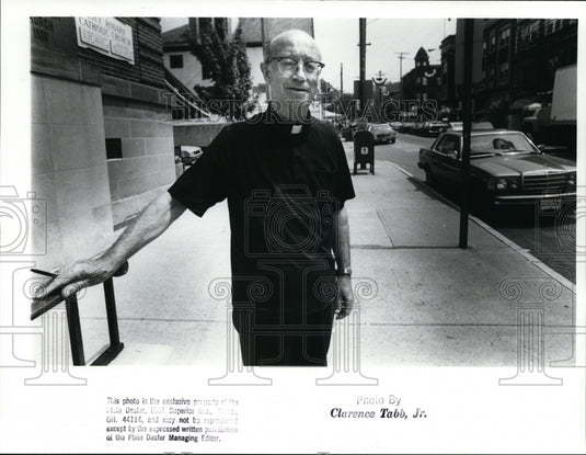 1988 Press Photo Father Gaetano Menegatto front of the Holy Rosary Church - Historic Images