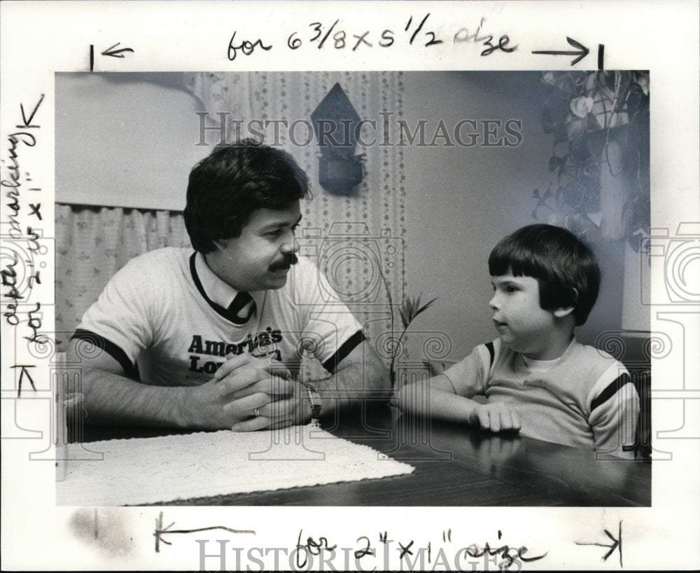 1983 Press Photo Steve Melvin of Madison &amp; Brian BJ Budny Muscular Dystrophy Ass - Historic Images