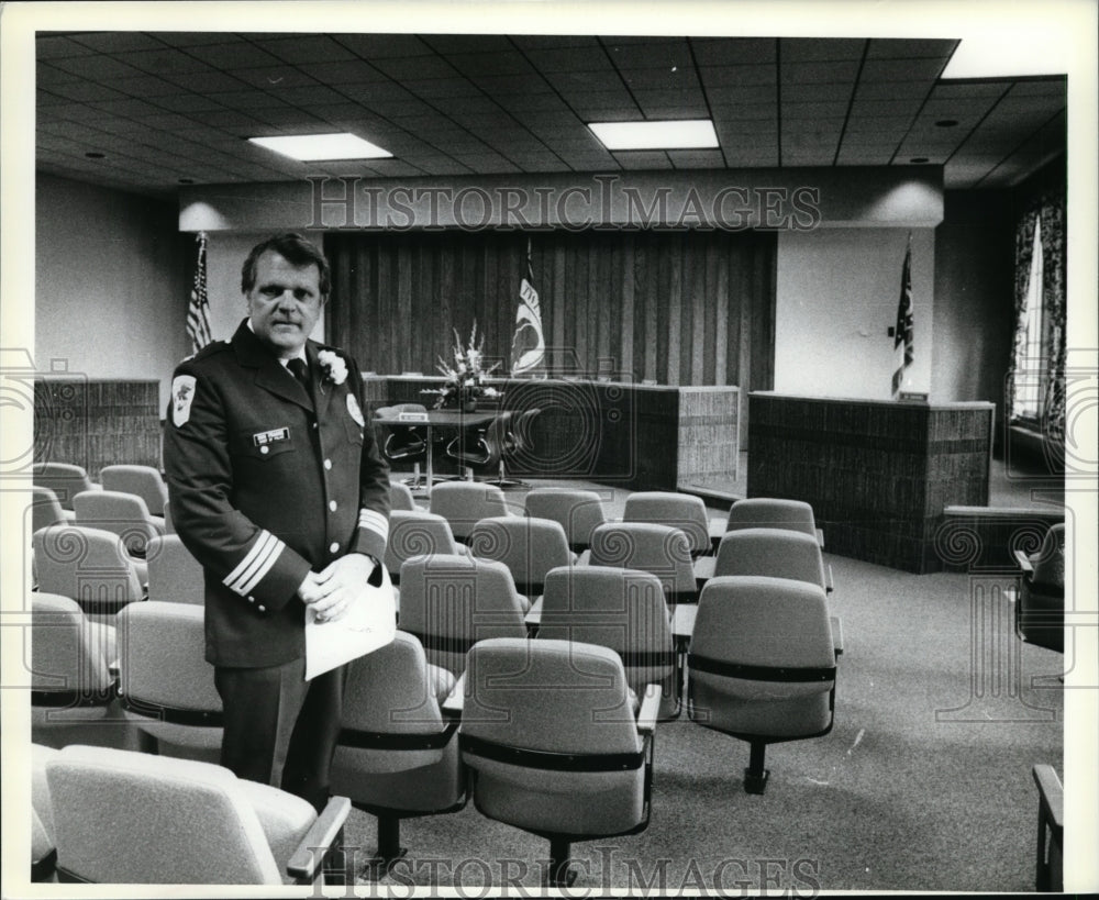 1979 Press Photo Chief Police Donald Prange, Twinsburg in new council chambers - Historic Images