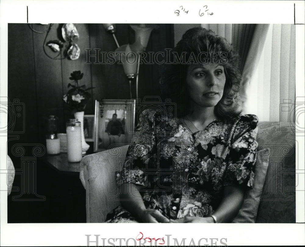 1991 Press Photo Debra Monaco of Lifebanc - cvb13791 - Historic Images