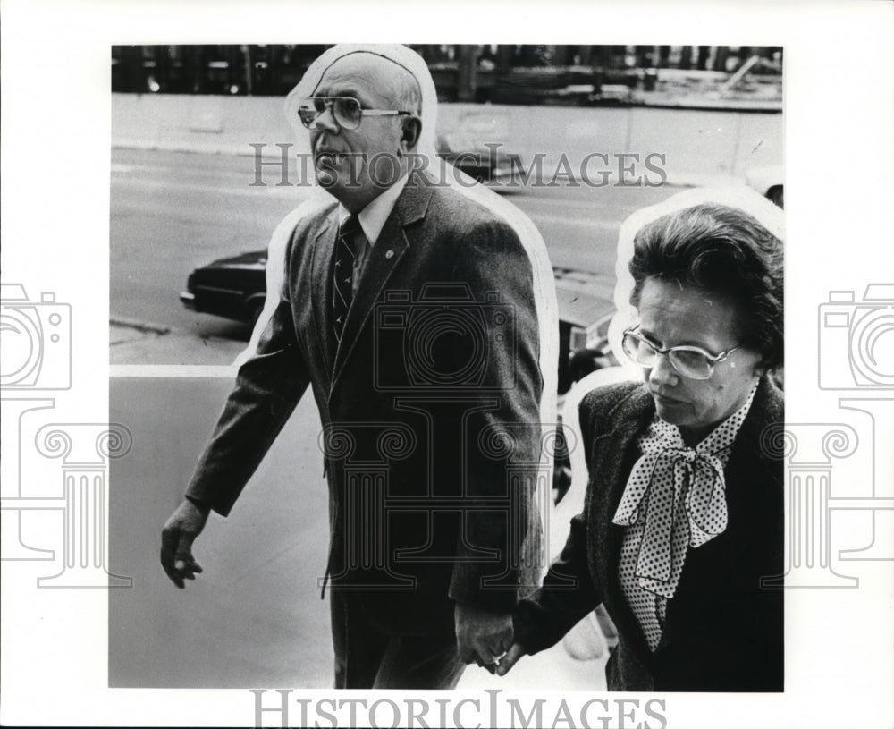 1983 Press Photo John Demjanjuk as he was entering Federal Court with wife - Historic Images