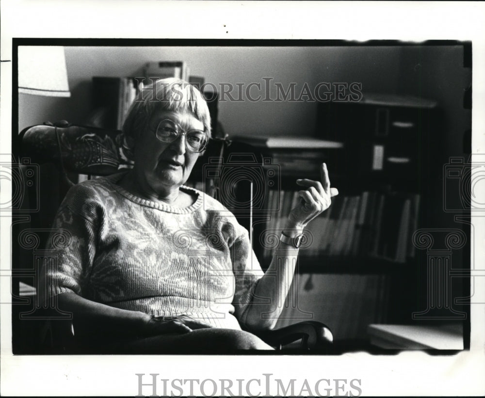 1988 Press Photo Jean Tussey, historian for Grater Cleveland Labor History Soc - Historic Images