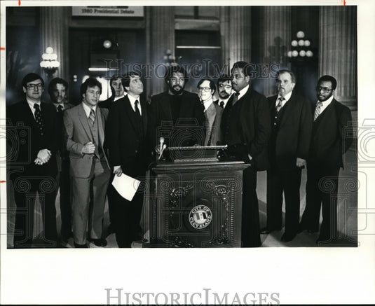 1981 Press Photo Lonnie Burten & 11 Councilmen meet to ouster Forbs - cvb13844 - Historic Images