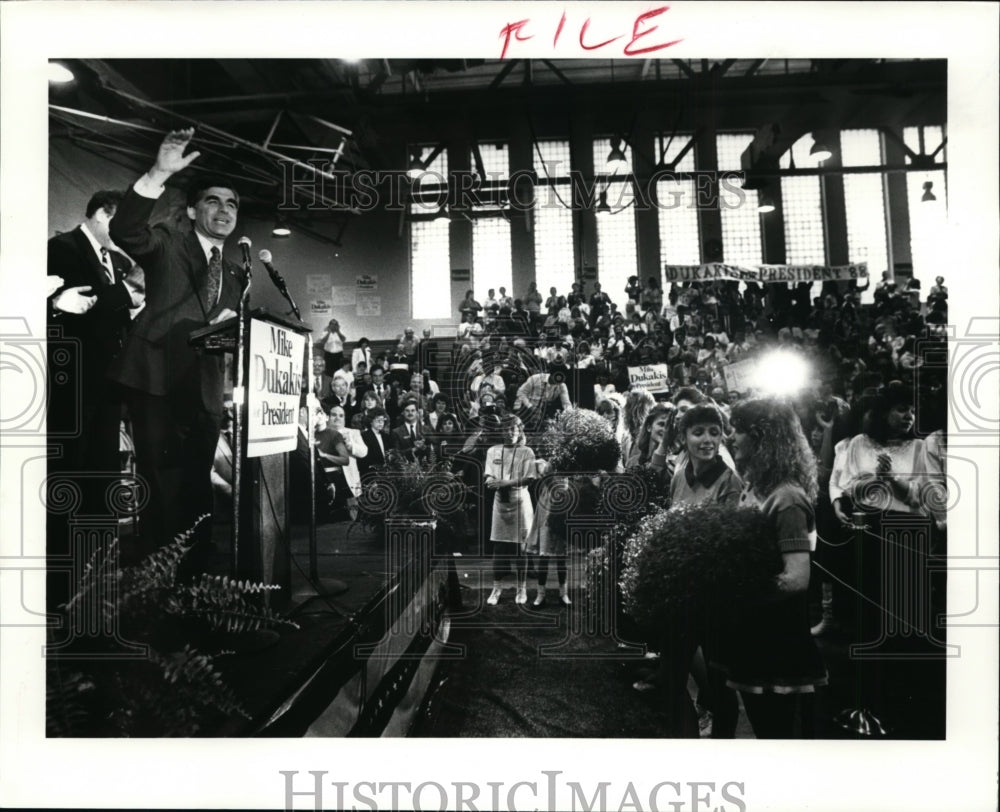 1988 Press Photo Massachusetts Gov Michael Dukakis greets crowd at Parma HS - Historic Images