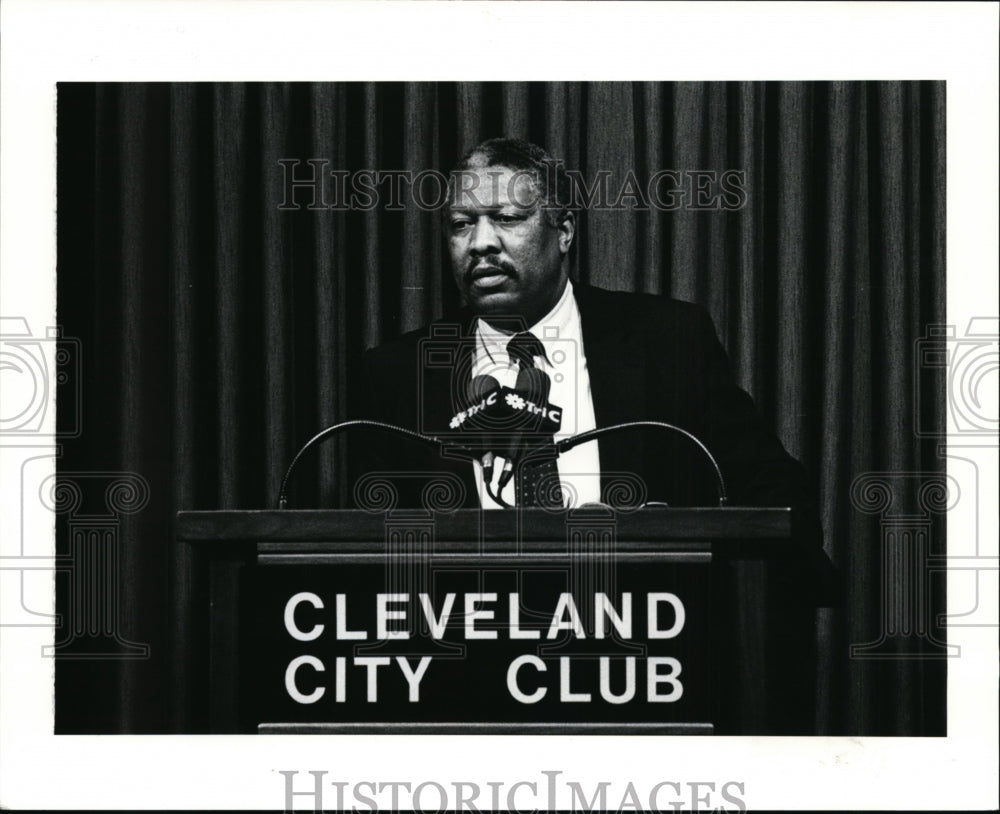 1991 Press Photo Willie Holmes, East Tech principal at the City Club Forum - Historic Images