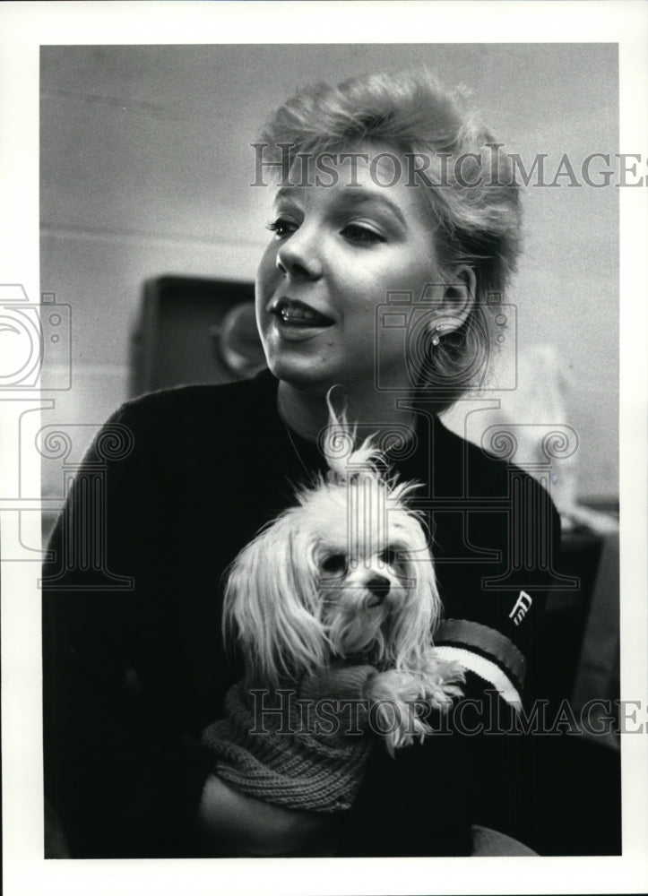 1984 Press Photo Ice Capades star Elaine Zayak and her dog, Boojee - cvb13982 - Historic Images