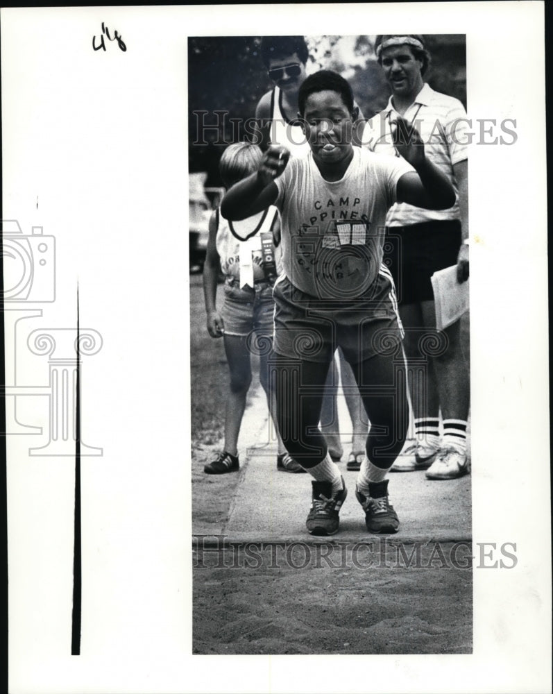 1984 Press Photo Kevin Frazier competing at Camp Happiness Summer Olympics - Historic Images