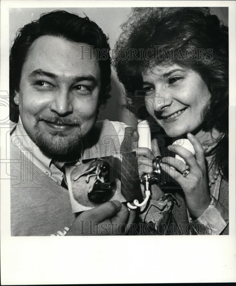 1985 Press Photo Don &amp; Sandra Martin ecstatic after winning court battle - Historic Images
