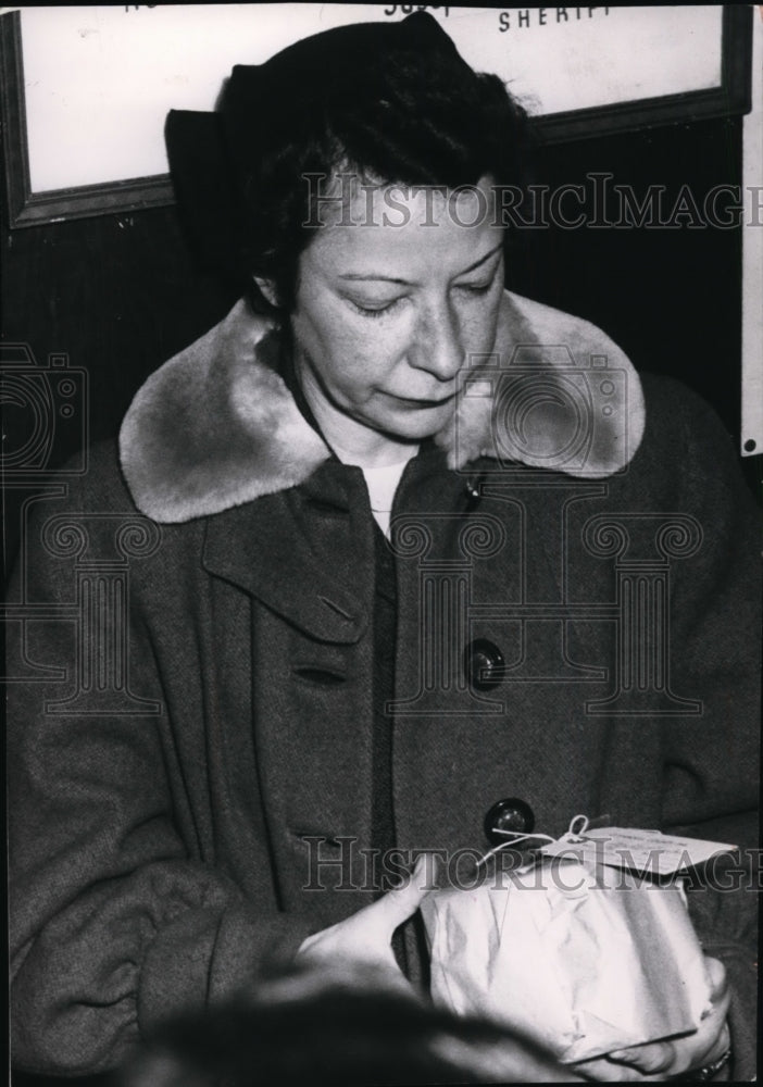 1955, Mrs. Guilford Brown. - cvb14113 - Historic Images