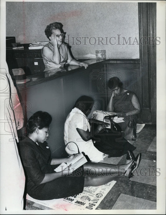 1965 Press Photo Rowena Gordon at the Mayor's office - cvb14163 - Historic Images