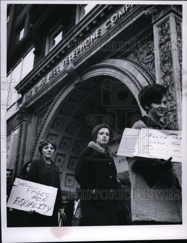 1967 Press Photo 1967 Strike in Bell Telephone Company, Ohio - cvb14172 - Historic Images