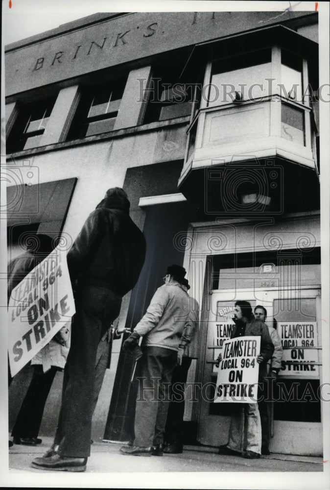 1976, Brink&#39;s Inc., 1422 Superior Cleveland-strike - cvb14178 - Historic Images