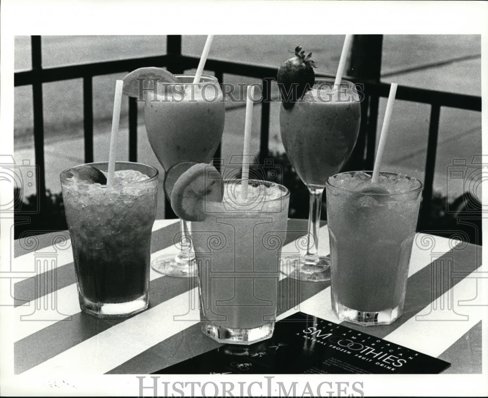 1985 Press Photo Non-alcoholic drinks at T.G.I Friday - cvb14244 - Historic Images