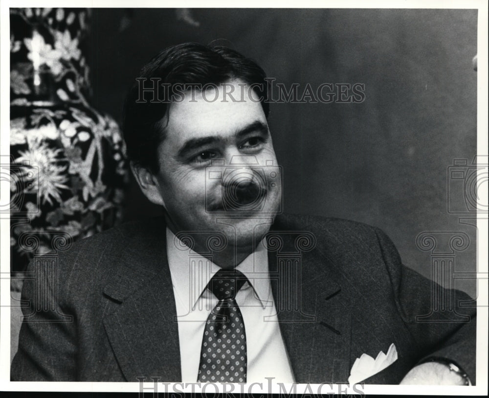 1992 Press Photo Bruce Mavec, Chairman of the Board of the Cleveland Aquarium - Historic Images