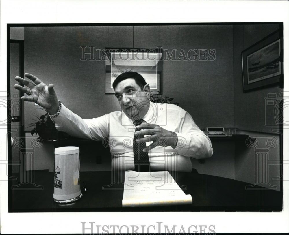 1988 Press Photo Raymond Meyo, CEO of Telxon in Akron - cvb14371 - Historic Images