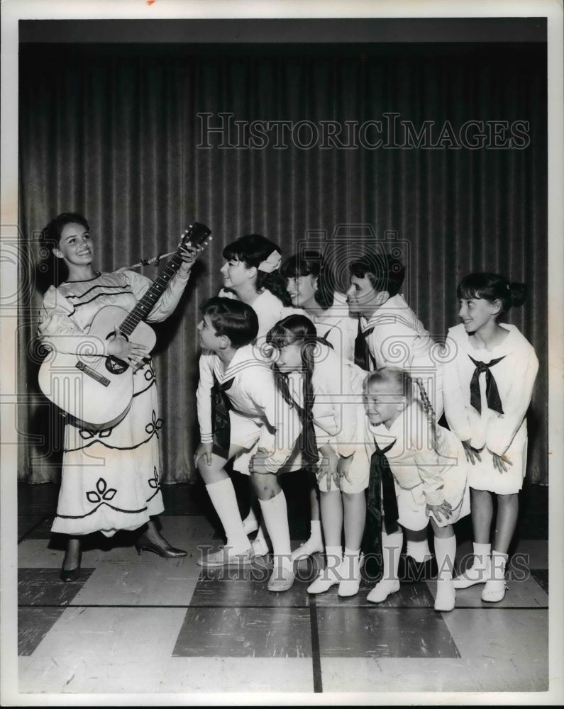 1965 Press Photo Linda Spahn in the play, &quot;the Sound of Music&quot; - cvb15422 - Historic Images