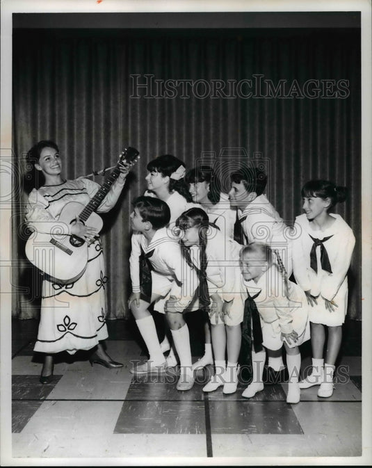 1965 Press Photo Linda Spahn in the play, "the Sound of Music" - cvb15422 - Historic Images