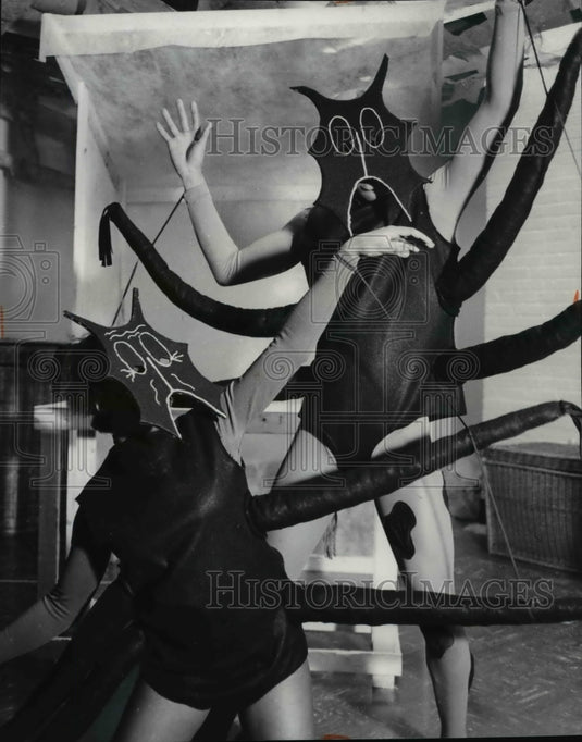 1977 Press Photo Most Powerful Jujus-play - cvb15467-Historic Images