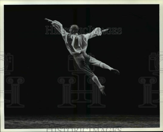 1985 Press Photo Dancer Scott Heinzerling in Cascade Poll/Handel & Bach - Historic Images